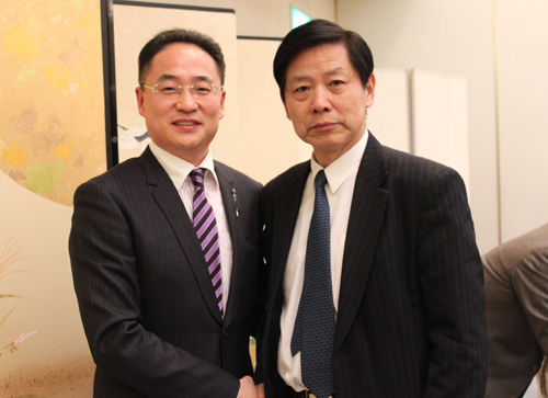 ③:春秋航空の王会長と当連合会張会長記念撮影